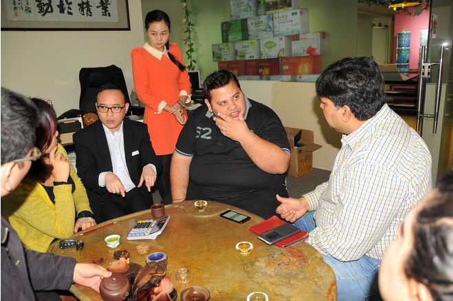 外國來賓再次到訪友情漆 外國來賓再次到訪友情漆