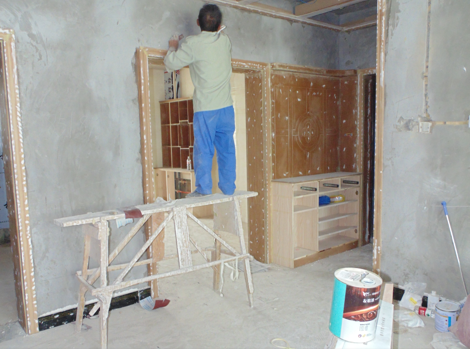 冒高溫戰(zhàn)酷暑,友情漆代理確保工程按時(shí)完工 冒高溫戰(zhàn)酷暑,友情漆代理確保工程按時(shí)完工