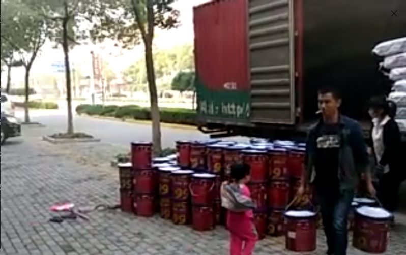 服務客戶,友情漆樣樣做足100分 服務客戶,友情漆樣樣做足100分