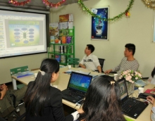 友情漆加強(qiáng)培訓(xùn)服務(wù)，提升加盟商經(jīng)營(yíng)能力